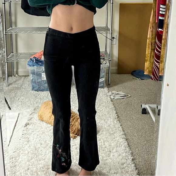 Y2K L.e.i Embroidered Kick Flare Pants - Picture 6 of 10